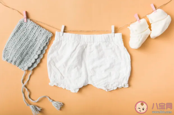 给宝宝新买的衣服要洗吗 宝宝新衣服应该怎么洗 给宝宝新买的衣服要洗吗 宝宝新衣服应该怎么洗