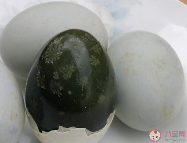 蚂蚁庄园4月11日答案:有些皮蛋上有松枝样的花纹还能放心食用吗 蚂蚁庄园4月11日答案:有些皮蛋上有松枝样的花纹还能放心食用吗