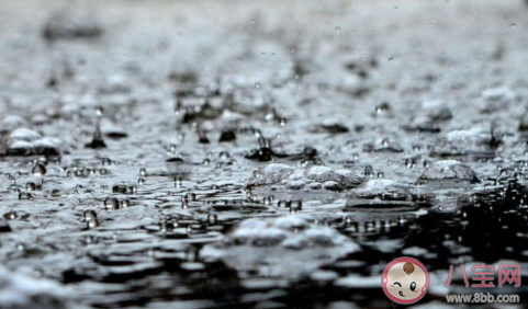 天气热戴口罩闷可以摘了吗 夏季戴口罩难受怎么办
