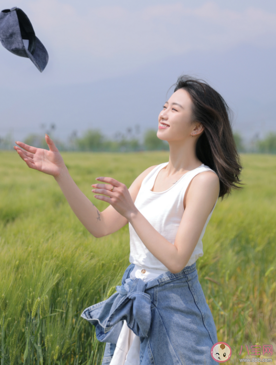 拍照不会摆姿势表情不好怎么办 拍照简单姿势介绍