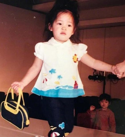 欧阳娜娜小时候什么样子 欧阳娜娜三岁走秀图