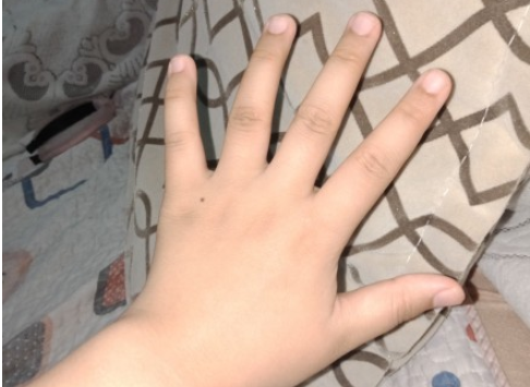 别人的手和我的手是什么梗 别人的手和我的手晒图比较