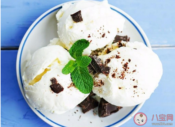 吃冰淇淋发朋友圈文字说说 吃冰淇淋的朋友圈心情说说分享