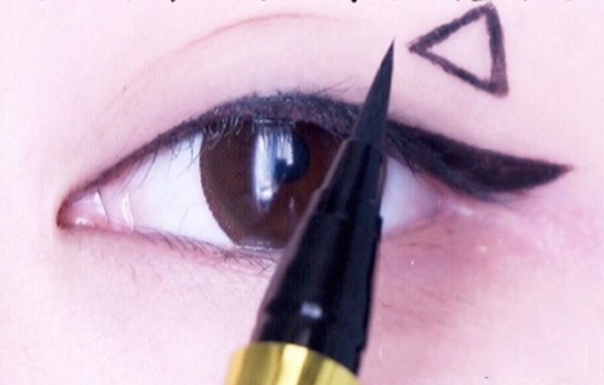 初学者自己怎么画眼线 简单易上手的眼线画法