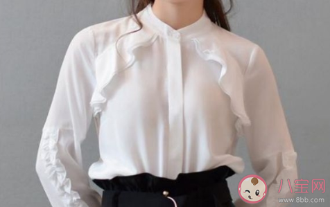 淘米水能洗白衣服吗 白衣服上的污渍怎么处理 淘米水能洗白衣服吗 白衣服上的污渍怎么处理