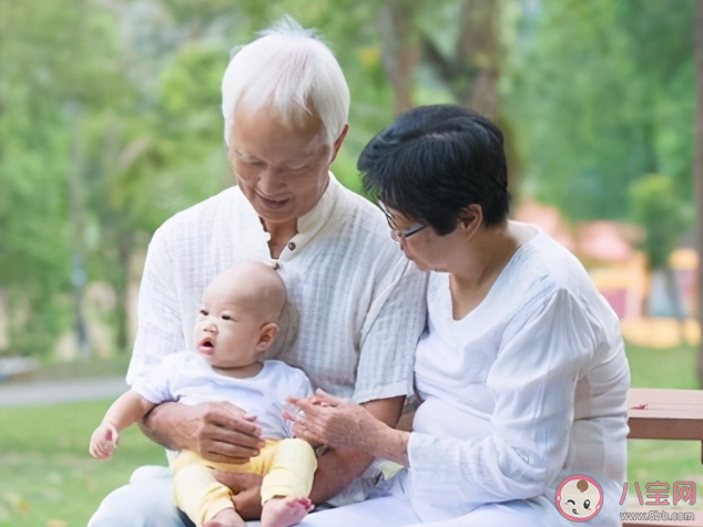 请老人带孩子要不要给钱 老人带孩子怎么给钱比较合适