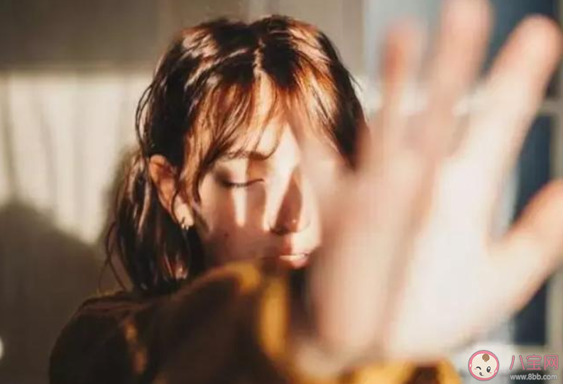 太懂事的女人没人心疼的心酸句子 太懂事的女人没人心疼的经典说说大全