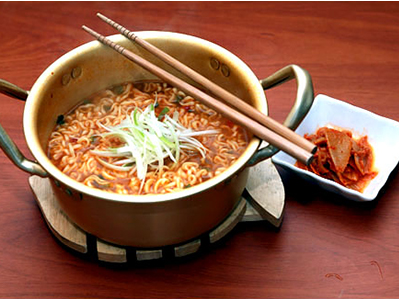 中国人吃掉全球近四成方便面是真的吗 方便面为什么这么受欢迎