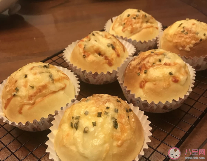 在家做面包说说句子 关于在家做面包的心情