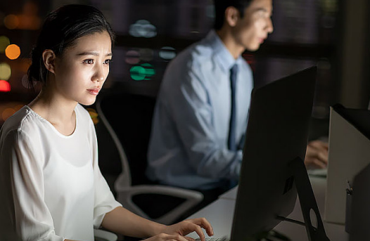 当代年轻人熬夜症状 熬夜的原因有哪些