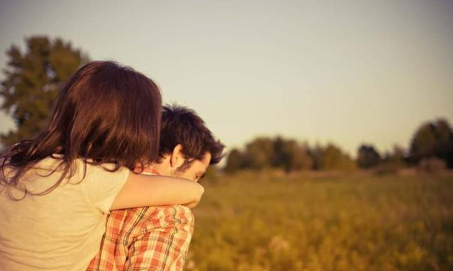 恋爱中控制欲强有什么表现 恋爱中控制欲强的常见表现