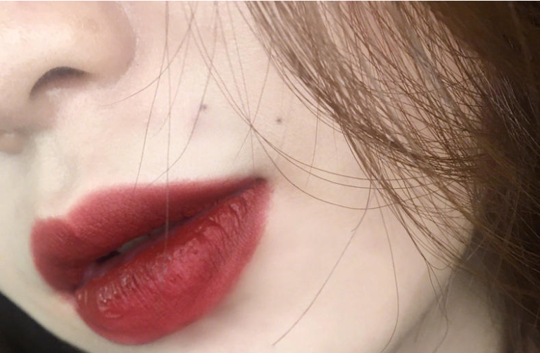 黄皮肤适合用的口红色号 显白的口红色号