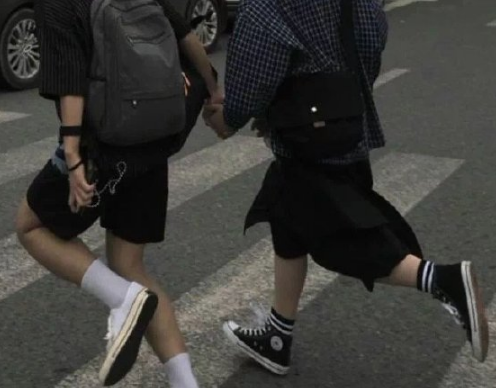 高跟鞋是为男性设计的是真的吗 穿高跟鞋要注意什么