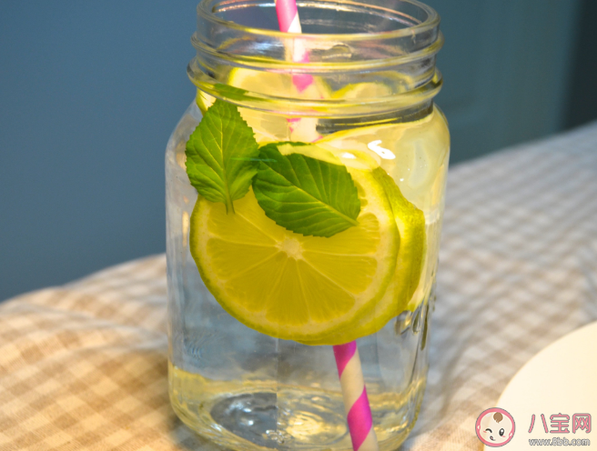 柠檬水泡久了为什么会发苦 泡柠檬水有苦味怎么办 柠檬水泡久了为什么会发苦 泡柠檬水有苦味怎么办