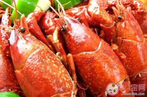 做小龙虾油炸还是焯水好 小龙虾油炸和焯水的区别 做小龙虾油炸还是焯水好 小龙虾油炸和焯水的区别