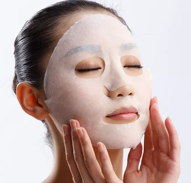 洗脸后可以直接敷面膜吗 敷完面膜用清水洗脸还是用洗面奶 洗脸后可以直接敷面膜吗 敷完面膜用清水洗脸还是用洗面奶