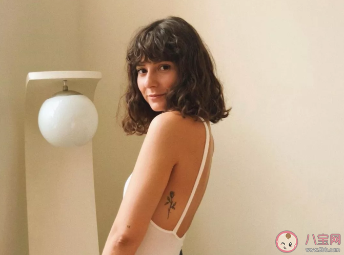 不能出门剪刘海朋友圈句子 新剪了刘海怎么搞笑发说说 不能出门剪刘海朋友圈句子 新剪了刘海怎么搞笑发说说