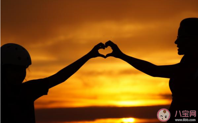 关于姐弟恋的伤感说说合集 姐弟恋让人伤心的说说句子