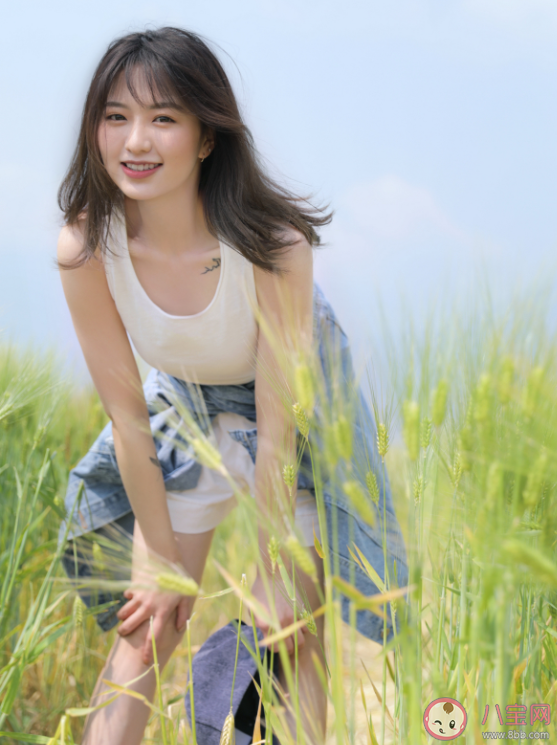 拍照不会摆姿势表情不好怎么办 拍照简单姿势介绍