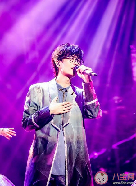 许嵩《假摔》歌词里的故事是真实的吗 歌词中的假摔有什么含义