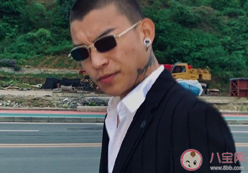 攀娘举牌是什么意思 攀娘举牌的视频如何拍摄 攀娘举牌是什么意思 攀娘举牌的视频如何拍摄