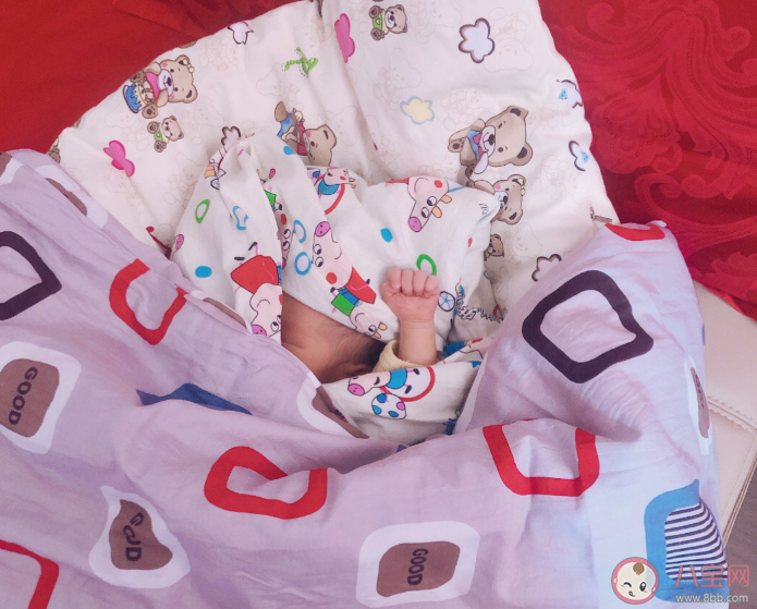 宝宝闹夜的说说朋友圈 宝宝闹夜发什么句子