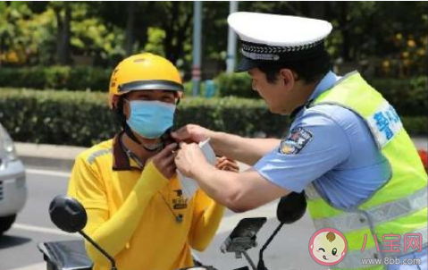 骑电动车带什么头盔好 骑电动车该如何选择头盔