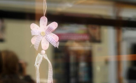 花店不开了花继续开表达了什么 《伪诗集》里的其他耐人寻味的小诗