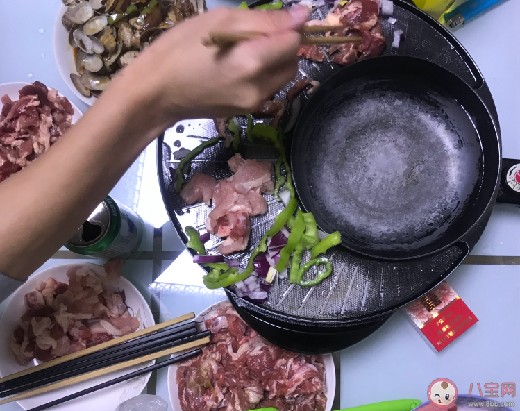 自己在家吃烤肉的说说句子 记录在家吃烤肉的朋友圈