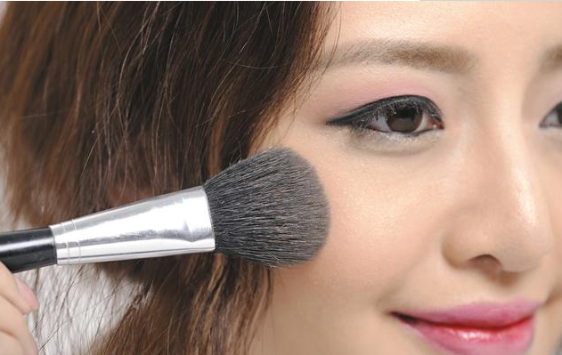 脂肪粒是怎么形成的 如何祛除眼睛周围脂肪粒