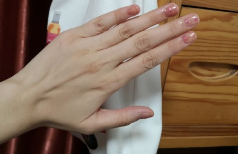 别人的手和我的手是什么梗 别人的手和我的手晒图比较