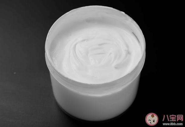 白乳胶多久会干透 ​白乳胶干了怎么清洗干净