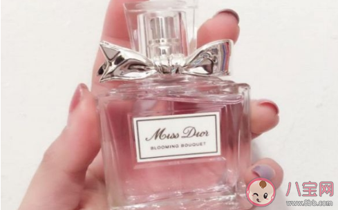 适合20岁女人的香水 什么香水适合20岁女人 适合20岁女人的香水 什么香水适合20岁女人