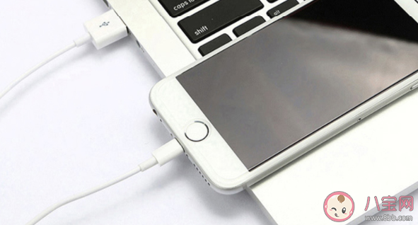 手机充电速度和数据线有关系吗 手机插在电脑上面充电会坏手机电池吗