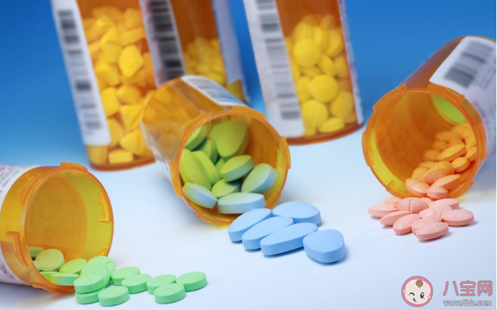 家里的药过期了还没吃完能直接扔吗 过期药品怎么处理