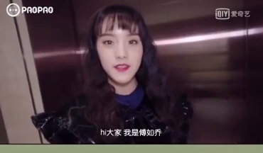 微微晨光点亮这喧嚣世界什么歌 微微就是秋天里每片落叶原唱是谁