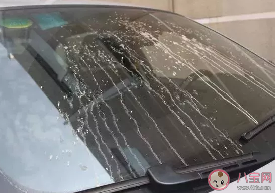 没有汽车玻璃水可以用自来水吗  汽车玻璃水是什么水