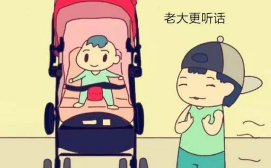 大宝打二胎怎么办好 妈妈应该怎么处理大宝欺负二胎宝宝的行为