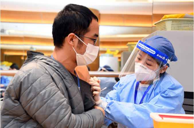 打新冠疫苗打左胳膊还是右胳膊 打新冠疫苗注射部位碰水了怎么办