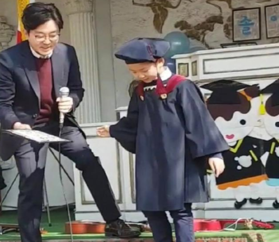 宋民国幼儿园毕业了吗 宋民国幼儿园毕业发言视频 宋民国幼儿园毕业了吗 宋民国幼儿园毕业发言视频