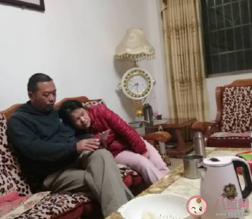 当爸妈不能出门时都在干嘛 爸妈宅在家的时候都在干什么 当爸妈不能出门时都在干嘛 爸妈宅在家的时候都在干什么