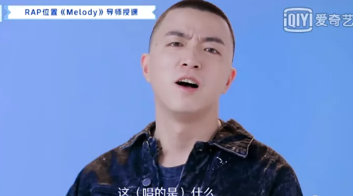 淡黄的长裙火红的裤衩什么梗 淡黄的长裙火红的裤衩来源出处