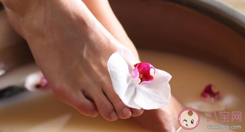 热水泡脚去不去脚气 怎么样才能根治脚气