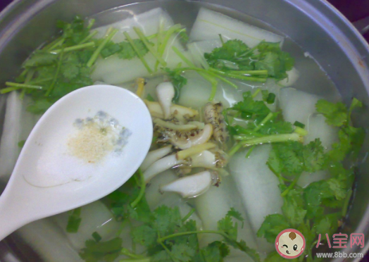 香菜根煮水对湿疹有用吗 香菜根熬水喝有什么功效 香菜根煮水对湿疹有用吗 香菜根熬水喝有什么功效