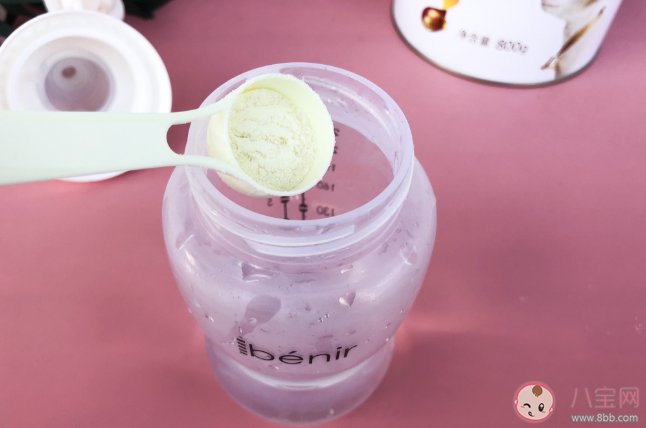 冲调奶粉用什么水好 冲调奶粉正确方法