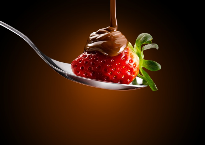 孩子吃辅食经常玩勺子怎么办 孩子玩勺子的行为要制止吗