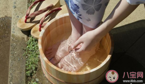 热水泡脚去不去脚气 怎么样才能根治脚气