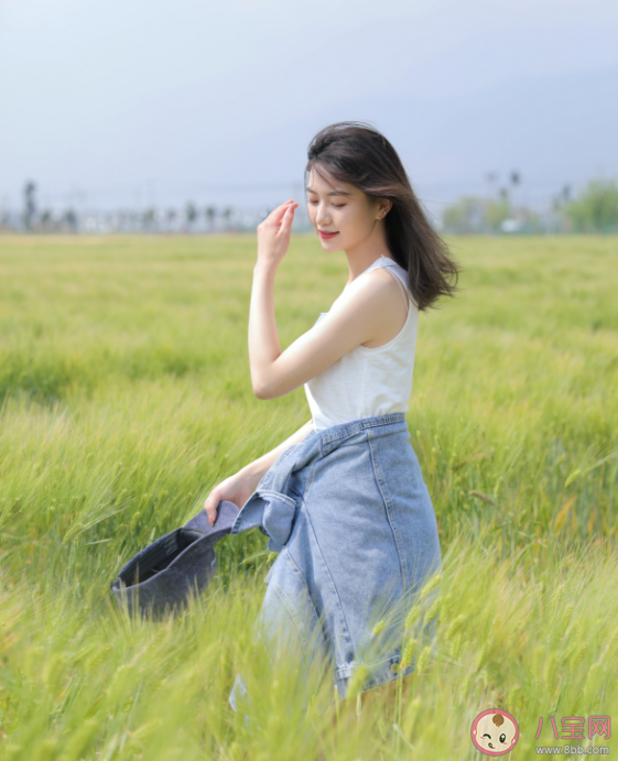 拍照不会摆姿势表情不好怎么办 拍照简单姿势介绍