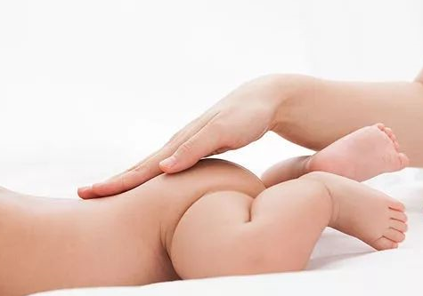 给宝宝用湿纸巾好吗 给宝宝用湿纸巾的危害是什么 给宝宝用湿纸巾好吗 给宝宝用湿纸巾的危害是什么