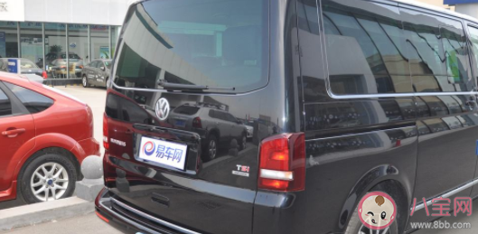 离合踩下去弹不上来怎么办  汽车启动时要踩离合器吗